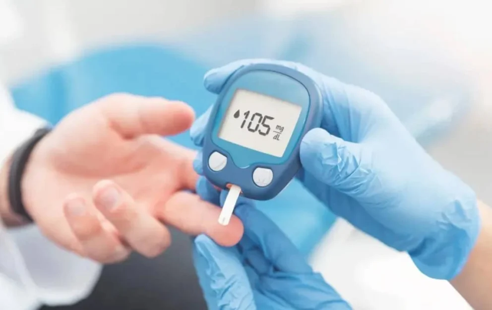 Misurazione del livello di zucchero nel sangue, concetto di prevenzione del diabete