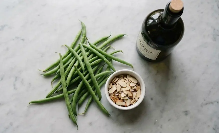 Ingredienti dei Fagiolini Lessi con Olio EVO e Mandorle