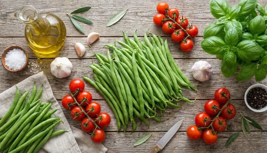 Ingredienti dei Fagiolini Saltati con Pomodorini e Basilico