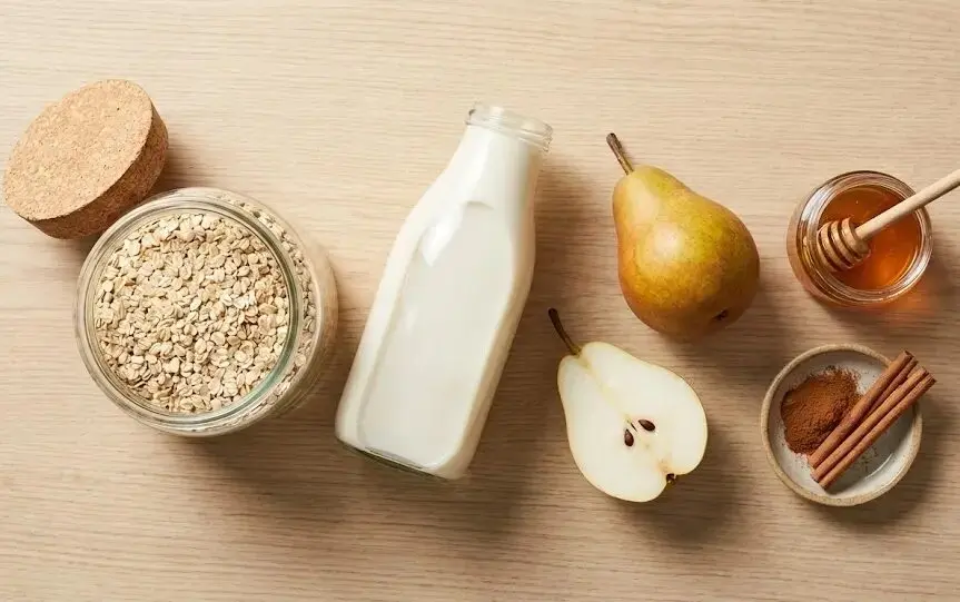 esposizione Ingredienti Porridge di avena con pera grattugiata