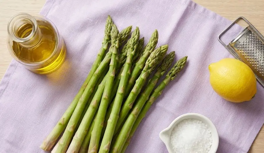 Ingredienti delle Punte di Asparagi al Vapore