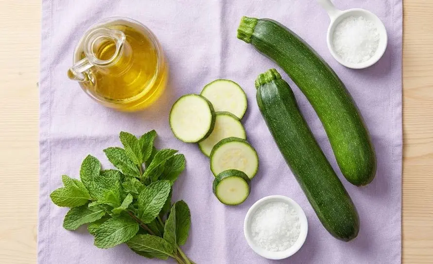 Ingredienti delle Zucchine Lessate alla Menta